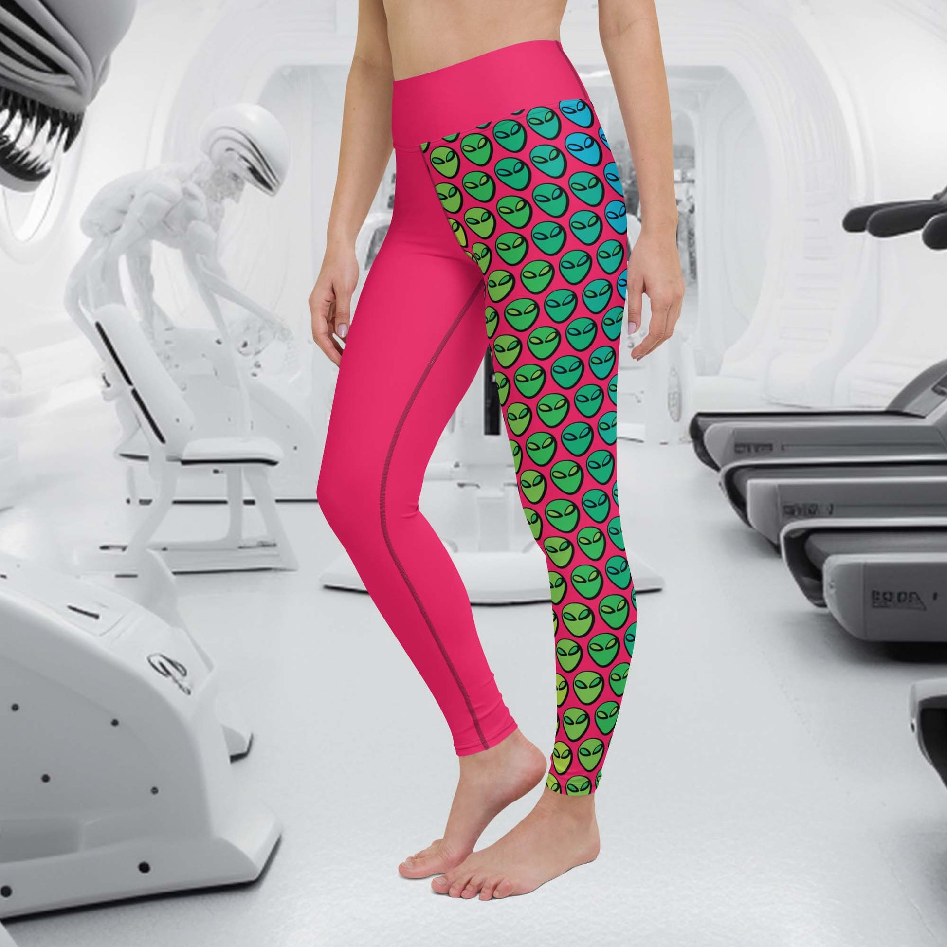 #WEIRDO | Alien leggings or sport pants for alien freaks! Are you fan of aliens and believe that they exist? This is the perfect yoga legging for you!