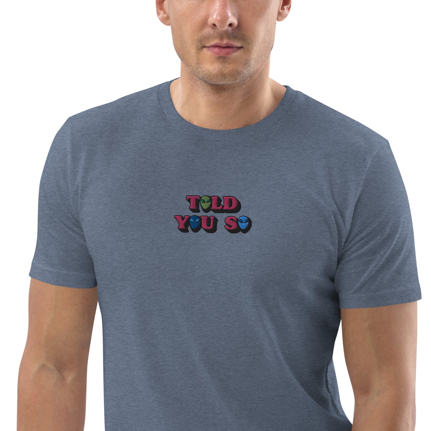 Weirdo | This organic cotton T-shirt for men is actually unisex, so also women can wear it. This grey blueish shirt has our ‘TOLD YOU SO’ funny meme, embroidered at the front of the T-shirt.