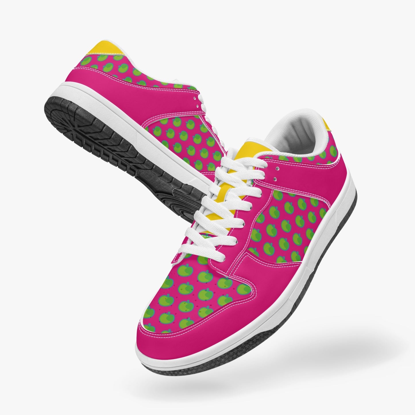 Weirdo | Pink leather sneakers for women who wan’t something on their feet that stands out! The leather sneakers have green apples it, that really stand out against the pink background.